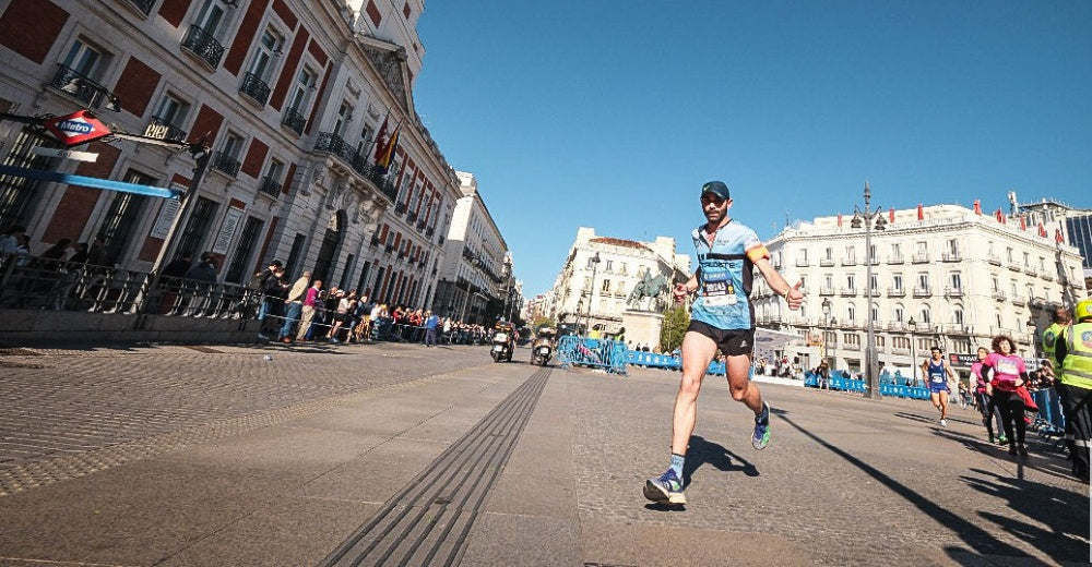 Entrenamiento de Trail Running Urbano: Cómo Entrenar Efectivamente en la Ciudad (¡No se Necesitan Senderos!)