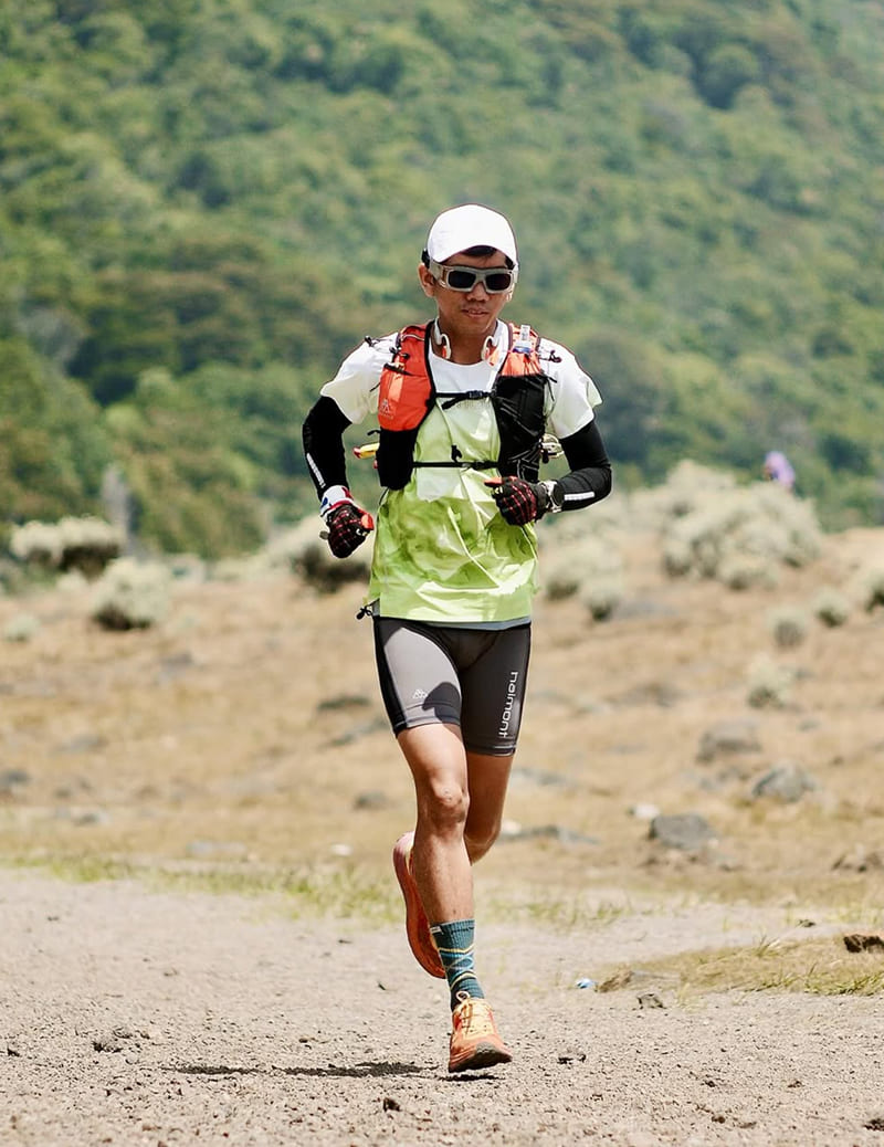 Unisex UltraLight 8L Pro Running Vest in Orange