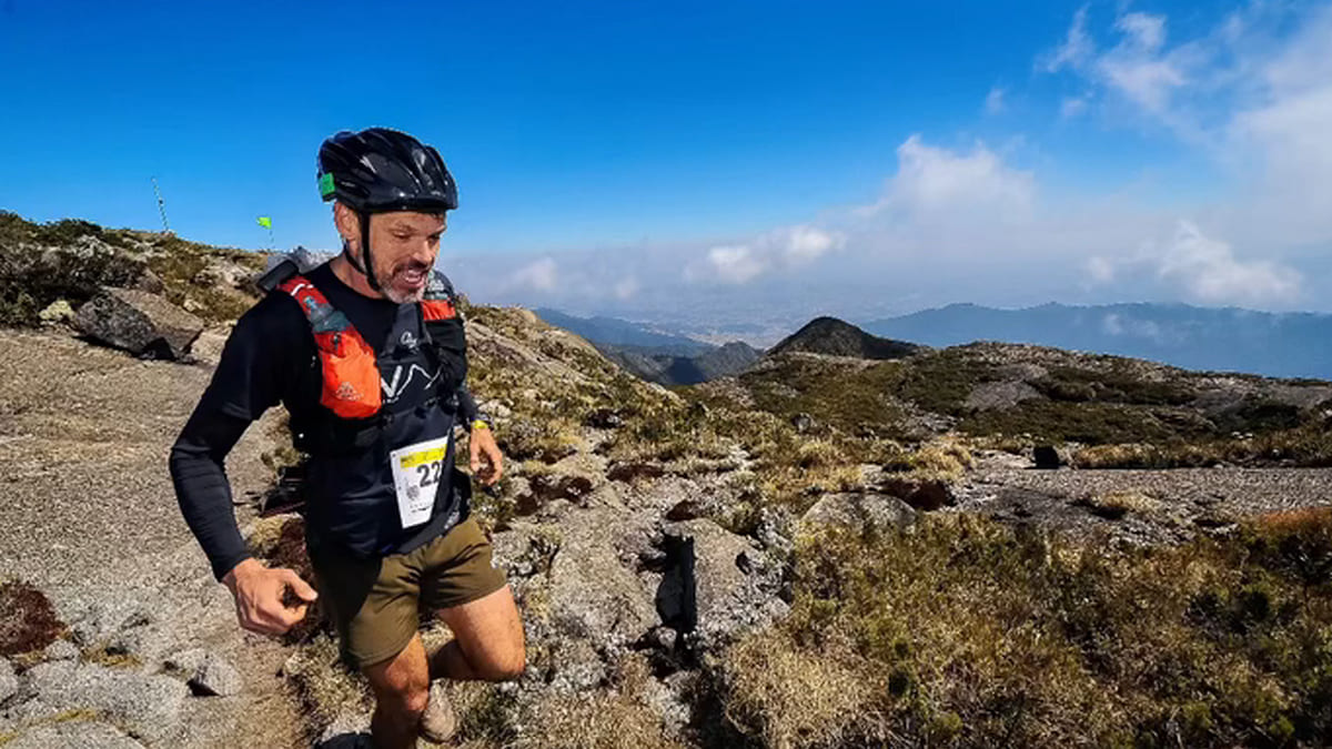 Load video: 8L Pro Running Vest – The Ultimate Hydration Companion for Long-Distance Trail Runners