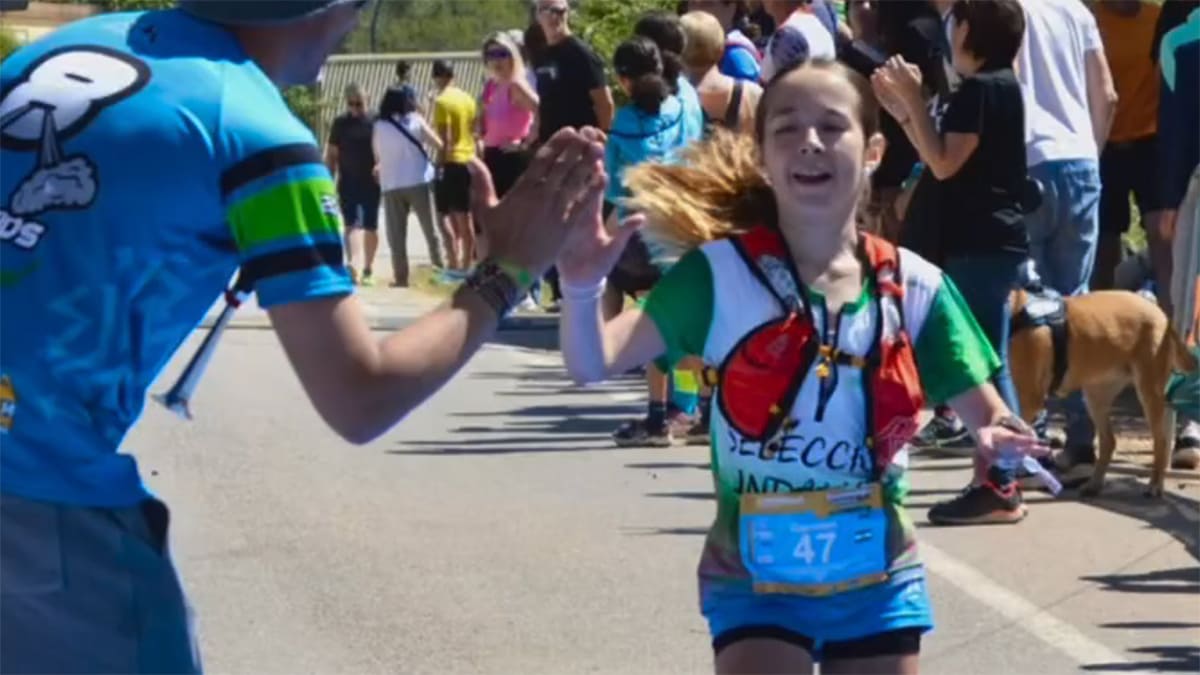 Load video: Kids Hydration Vest–3L UltraLight Trail Running Pack for Young Adventurers (Ages 6-12)